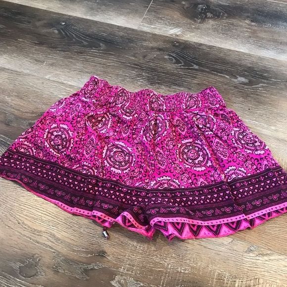 Hollister Shorts - Picture 2 of 5